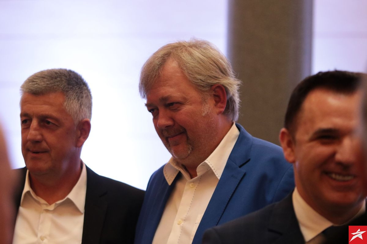 Prošlo je 16 godina: Šta se sve desilo od posljednjeg duela Amar Osima i Husrefa Musemića? Prošlo je 16 godina: Šta se sve desilo od posljednjeg duela Amar Osima i Husrefa Musemića?