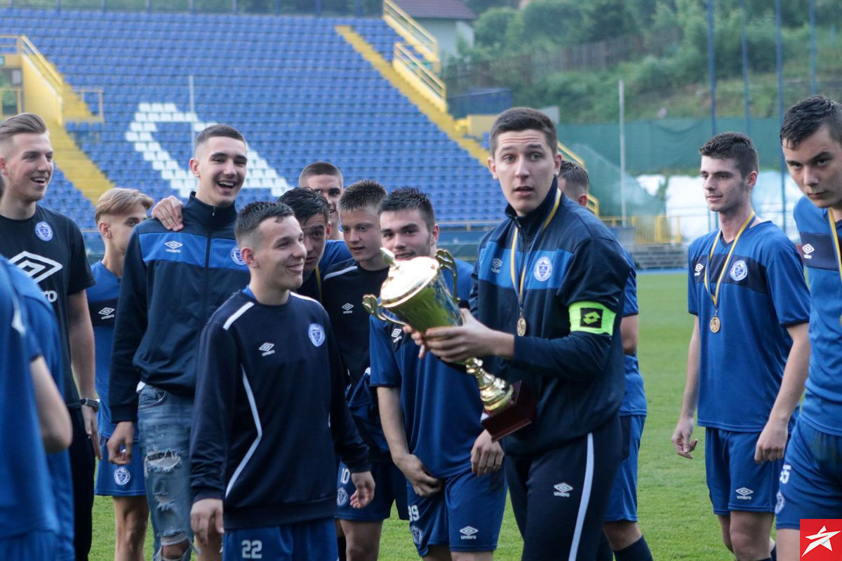 Kadeti FK Željezničar nakon meča proslavili naslov prvaka