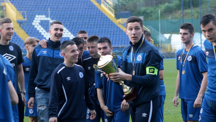 Kadeti FK Željezničar nakon meča proslavili naslov prvaka