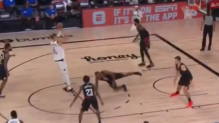Gdje li je krenuo: Porzingis obrukao Leonarda za sva vremena