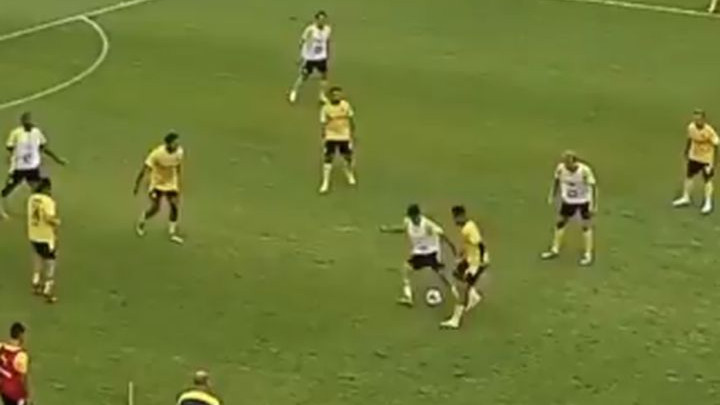 Od sramote izašao s terena: Sancho driblingom završio karijeru svom saigraču