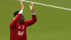 Golman Ajaxa pozdravljao prazne tribine