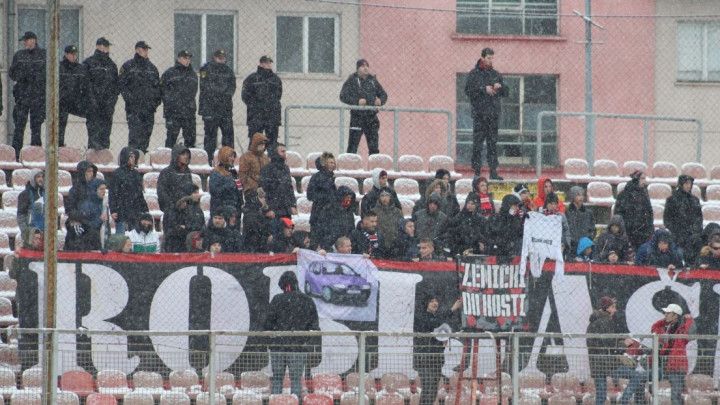 Robijaši greškom napali navijače Koelna, pa se iskupili pivama?