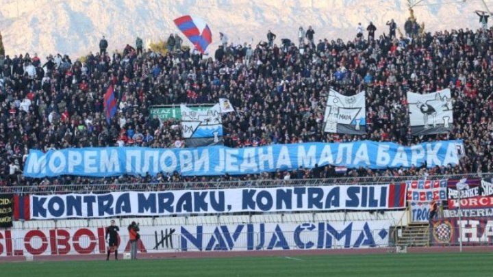 Navijači Hajduka podigli transparent na ćirilici