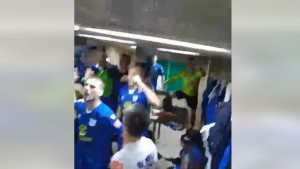 Delirijum u svlačionici Leotara, pjevao se poznati hit