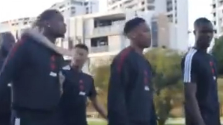 United objavio "timski" video na Twitteru, ali nisu primijetili sukob Pogbe sa saigračem