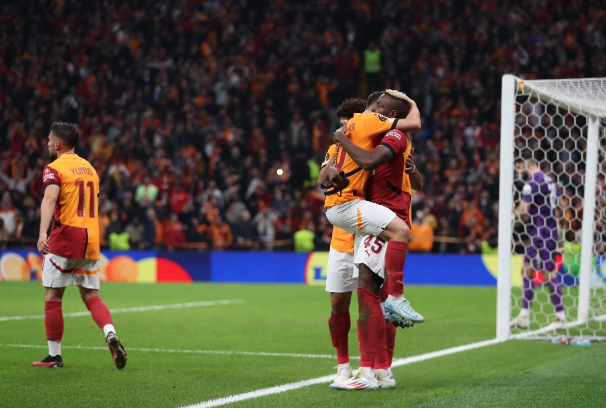 Ludnica u Istanbulu: (K)VAR sedam golova, sudijski show,  Džeko i društvo se hvataju za glavu