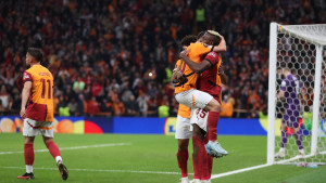 Ludnica u Istanbulu: (K)VAR sedam golova, sudijski show,  Džeko i društvo se hvataju za glavu