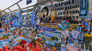 Nepoznate osobe utrčale u palatu, policija prekinula bdijenje za Maradonu