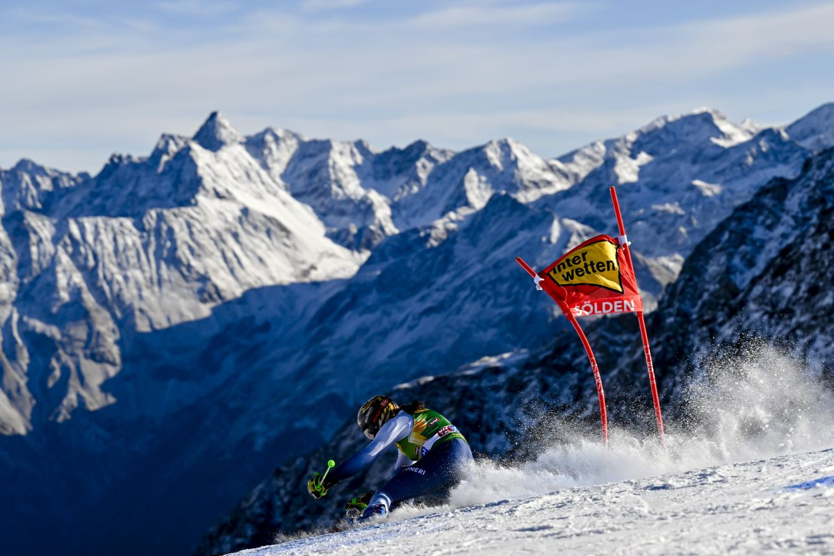 Zima stigla ranije, organizatori oduševljeni: Soelden spreman za start skijaške sezone Zima stigla ranije, organizatori oduševljeni: Soelden spreman za start skijaške sezone