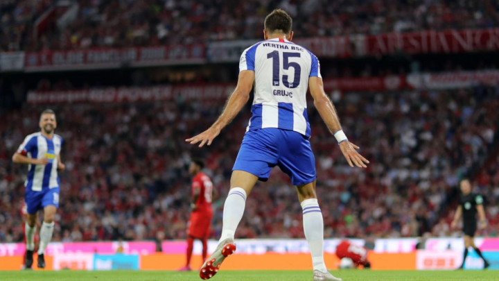Hertha objavila fotografiju Grujićevog unakaženog lica: Kao da je s Tysonom bio u ringu...