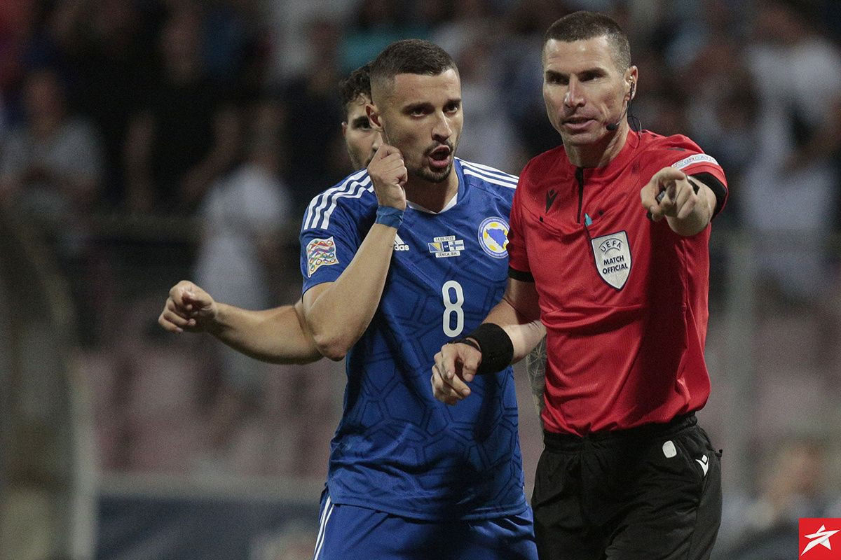 Kruniću će on biti sve osim "Posebni": Turci otkrili šta je Mourinho napravio reprezentativcu BiH Kruniću će on biti sve osim "Posebni": Turci otkrili šta je Mourinho napravio reprezentativcu BiH