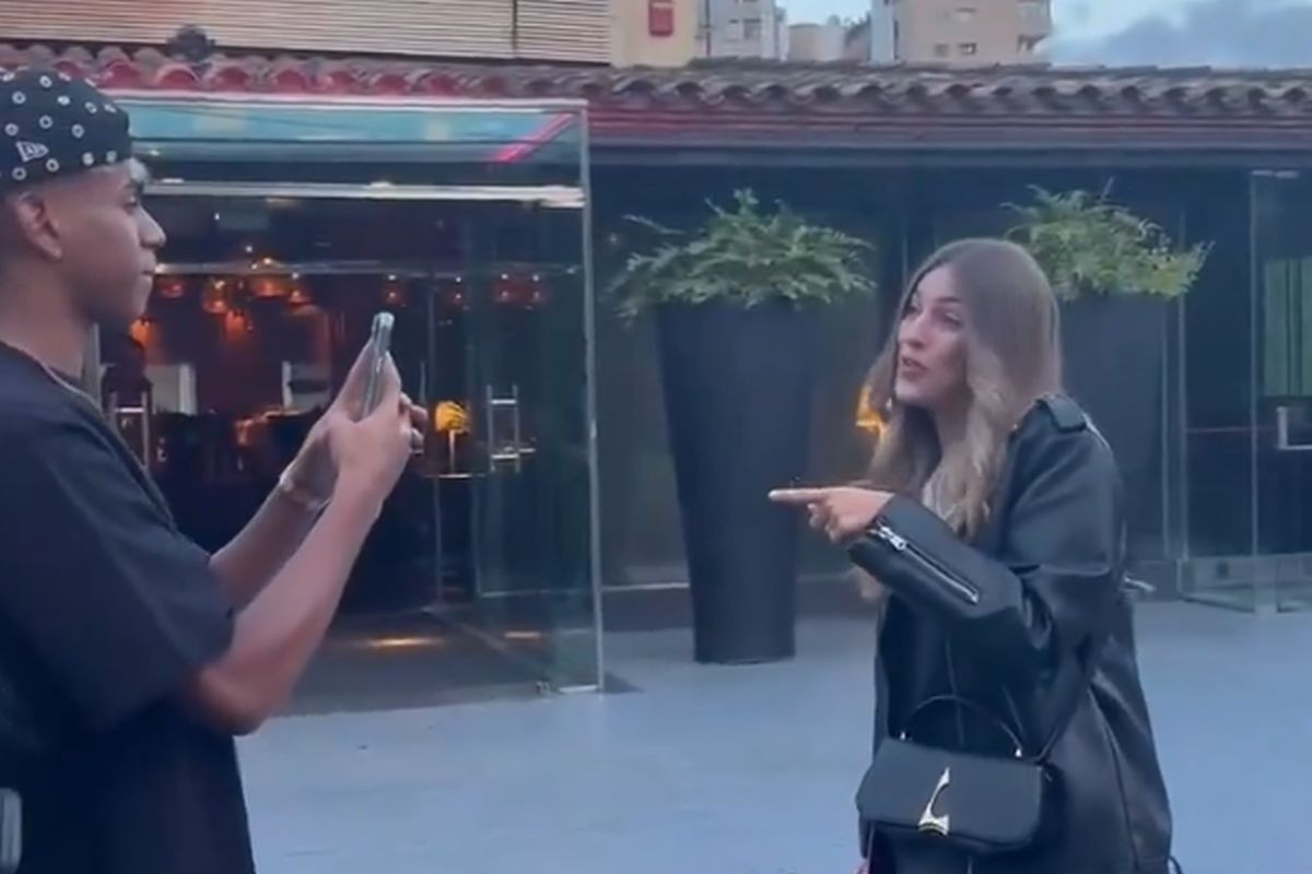 Djevojke srele Yamala ispred restorana, nastale su scene za pamćenje: "Ja sam Ryan" Djevojke srele Yamala ispred restorana, nastale su scene za pamćenje: "Ja sam Ryan"