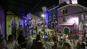 Mostar spreman za Old Town Street Fest: Muzika preuzima Stari grad u vrijeme Red Bull Cliff Divinga