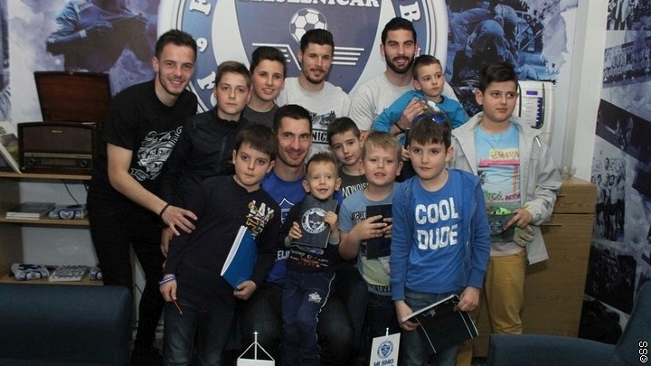 Fudbaleri Željezničara se družili sa navijačima u Fan Shopu