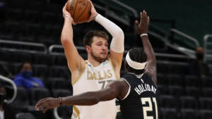 Dončić za poluvrijeme ubacio 30 poena