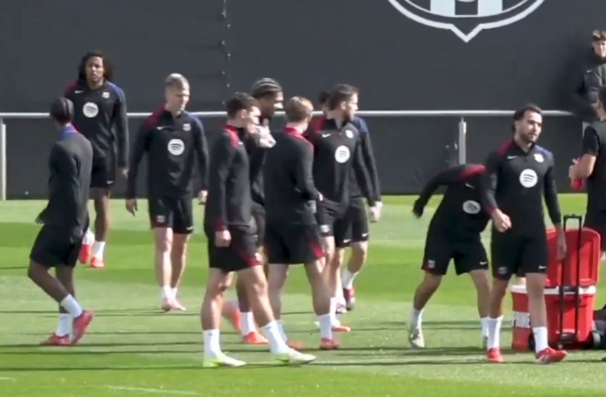 Svi igrači Barcelone hrle ka frižideru s vodom, ali ne i najveća zvijezda: "Ne, hvala, postim!" Svi igrači Barcelone hrle ka frižideru s vodom, ali ne i najveća zvijezda: "Ne, hvala, postim!"