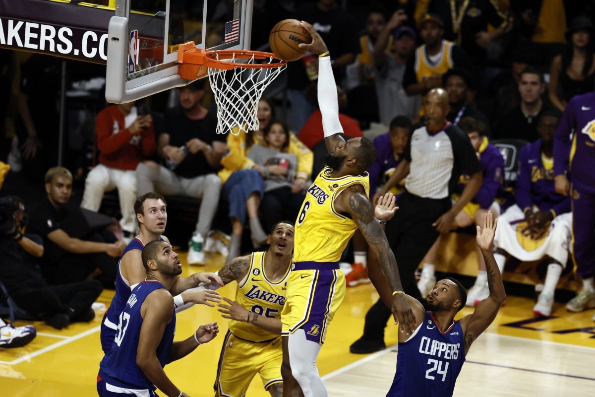 Fenomenalna noć LeBrona Jamesa u nevjerovatnoj pobjedi LA Lakersa 