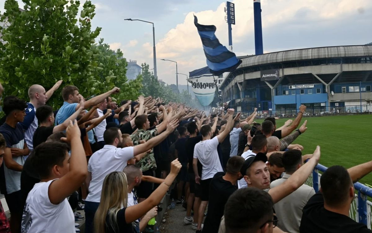 Manijaci došli na trening FK Željezničar i fudbalerima svog tima pružili veliku podršku