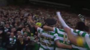 Ludo slavlje fudbalera Celtica: Zbunjenom policajcu ukrao kapu