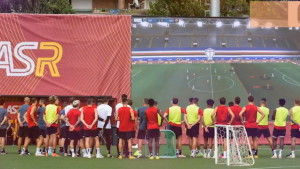 Mourinhove metode: Šta divovski ekran "radi" na treningu Rome?