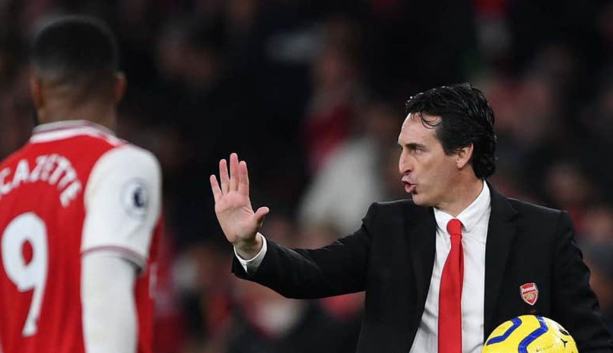"Ko bi želio voditi Arsenal? Njegovi navijači se na sve samo žale" "Ko bi želio voditi Arsenal? Njegovi navijači se na sve samo žale"