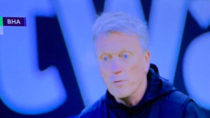 Moyes igračima objašnjavao taktiku, pa im pokazao srednji prst