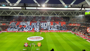 Pokušali su koreografijom da isprovociraju navijače velikog rivala, pa su se pošteno obrukali