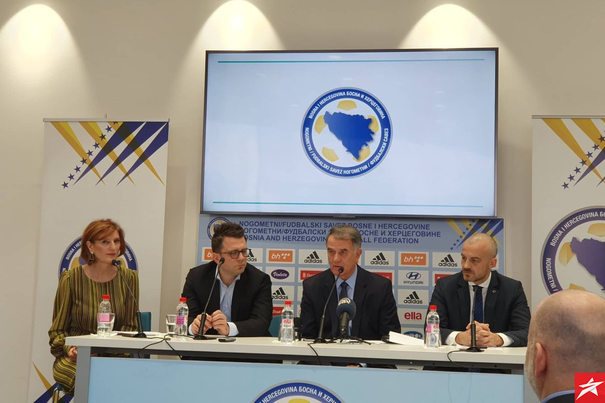 Poseban gost na press konferenciji Dušana Bajevića u Sarajevu Poseban gost na press konferenciji Dušana Bajevića u Sarajevu