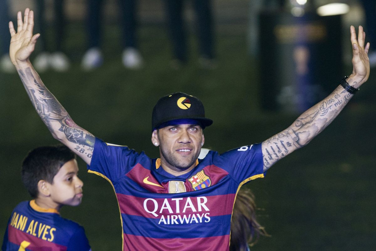 Dani Alves došao u Barcelonu i ponudio usluge klubu: "Novac nije problem"