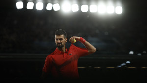 Đoković sinoć "plesao" po šljaci, a malo iza ponoći doživio najveće poniženje otkako igra tenis!