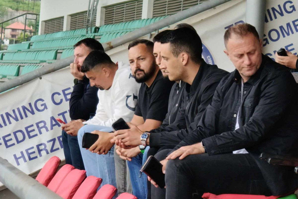Počelo finale u Zenici, a na tribini mnoge poznate face Počelo finale u Zenici, a na tribini mnoge poznate face