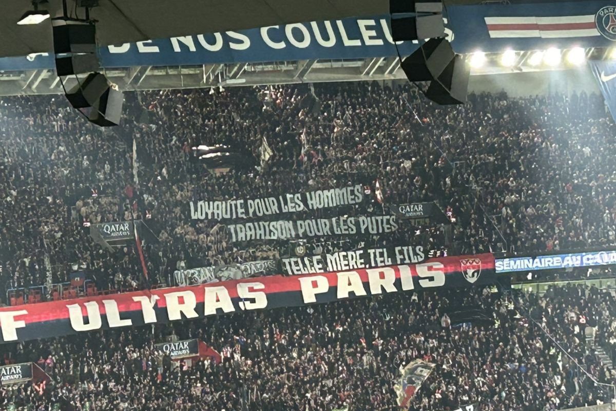 Adrien Rabiot je u Parizu dobio jednu od nabrutalnijih poruka ikad: "Kakva majka, takav sin..." Adrien Rabiot je u Parizu dobio jednu od nabrutalnijih poruka ikad: "Kakva majka, takav sin..."