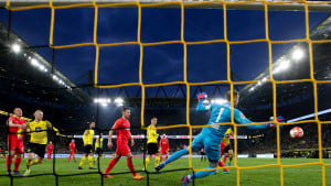 Ruska televizija zbog "neprihvatljive" reklame na stadionu prekinula prenos meča Borussia - Leipzig