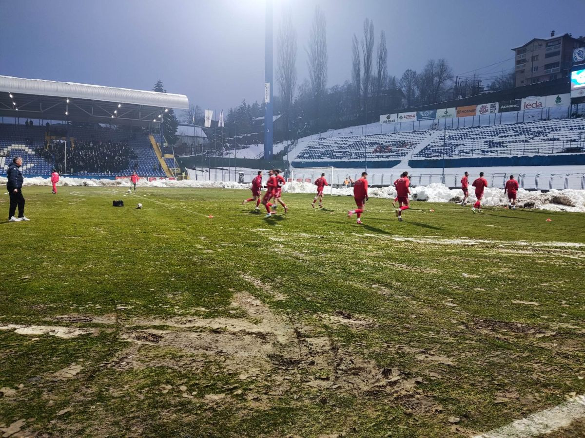 Teren stadiona Grbavica u užasnom stanju pred meč Željezničar - Zvijezda