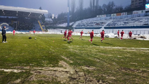 Teren stadiona Grbavica u užasnom stanju pred meč Željezničar - Zvijezda