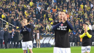 Džekin pogled ka tribini, kamerman znao šta da snima, zbog toga se naježi svaki Bosanac i Hercegovac