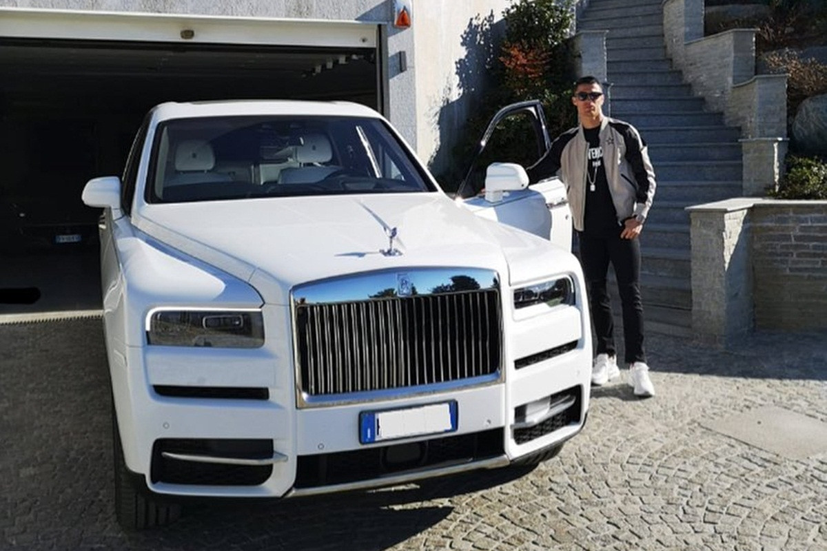 Zavirite u Ronaldovu garažu: Lako će preboljeti Bugattija kraj ovakvih "zvijeri" 