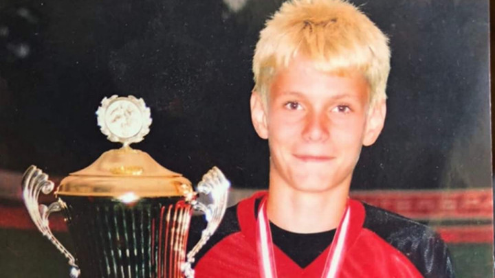 Dječak sa fotografije je jedan od boljih napadača iz Premijer lige BiH, prepoznajete li ga?