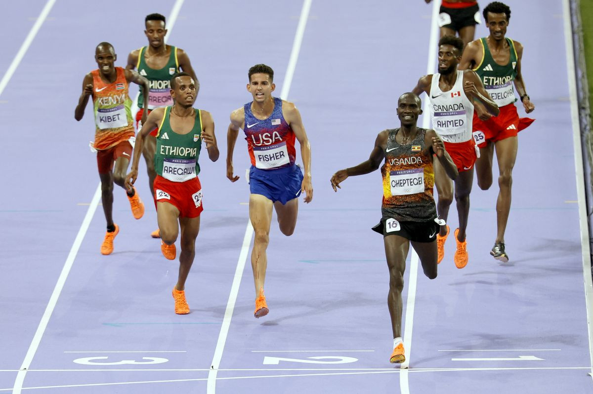 Novi olimpijski rekord: Cheptegei prvi prošao kroz cilj nakon 10.000 metara! Novi olimpijski rekord: Cheptegei prvi prošao kroz cilj nakon 10.000 metara!