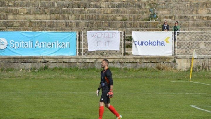 Zanimljiv transparent u drugoj ligi Kosova