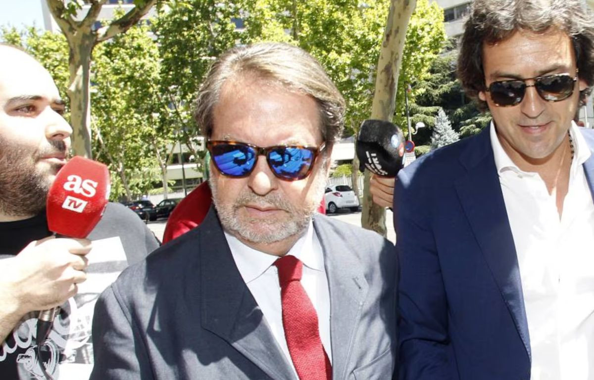 Ovo je otac asa od 200 miliona: Sin ga je otjerao i dao moć supruzi, ostavila ga je na meču života! Ovo je otac asa od 200 miliona: Sin ga je otjerao i dao moć supruzi, ostavila ga je na meču života!