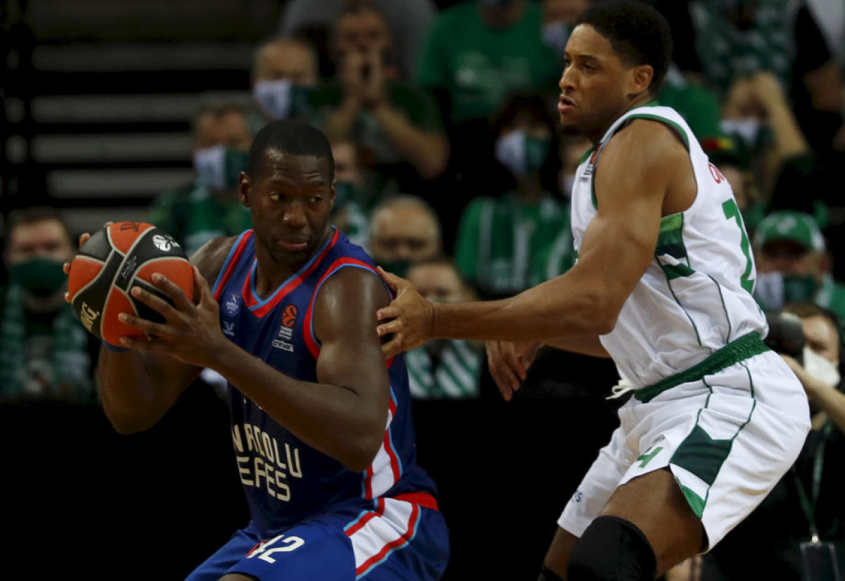 Anadolu Efes bez Bryanta Dunstona sljedećih mjesec dana