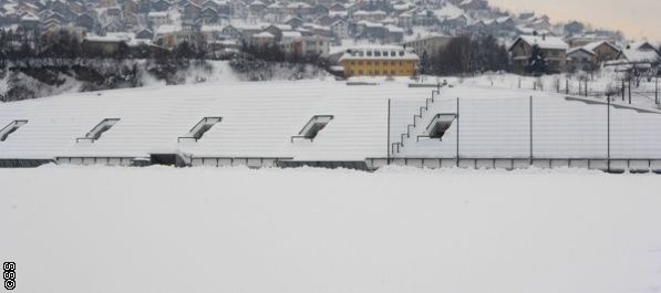 Snijeg zatrpao stadion na Otoci Snijeg zatrpao stadion na Otoci