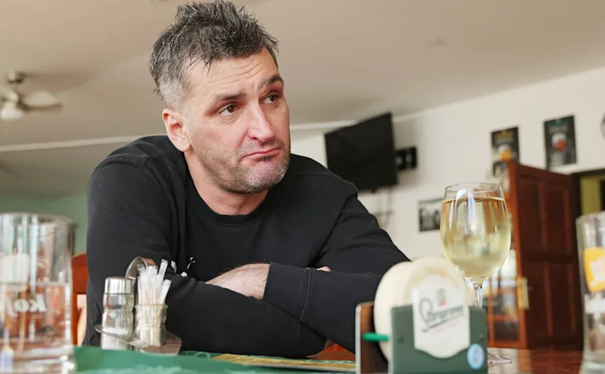 S 37 legendarni fudbaler se raspada: "Cijeli dan pijem Jeger i gledam YouTube, napiću se do smrti" S 37 legendarni fudbaler se raspada: "Cijeli dan pijem Jeger i gledam YouTube, napiću se do smrti"