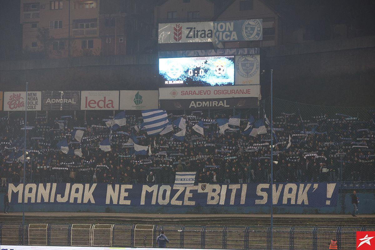 Manijaci u Konjicu uzeli dvije tribine, u korteu kreću ka stadionu Manijaci u Konjicu uzeli dvije tribine, u korteu kreću ka stadionu