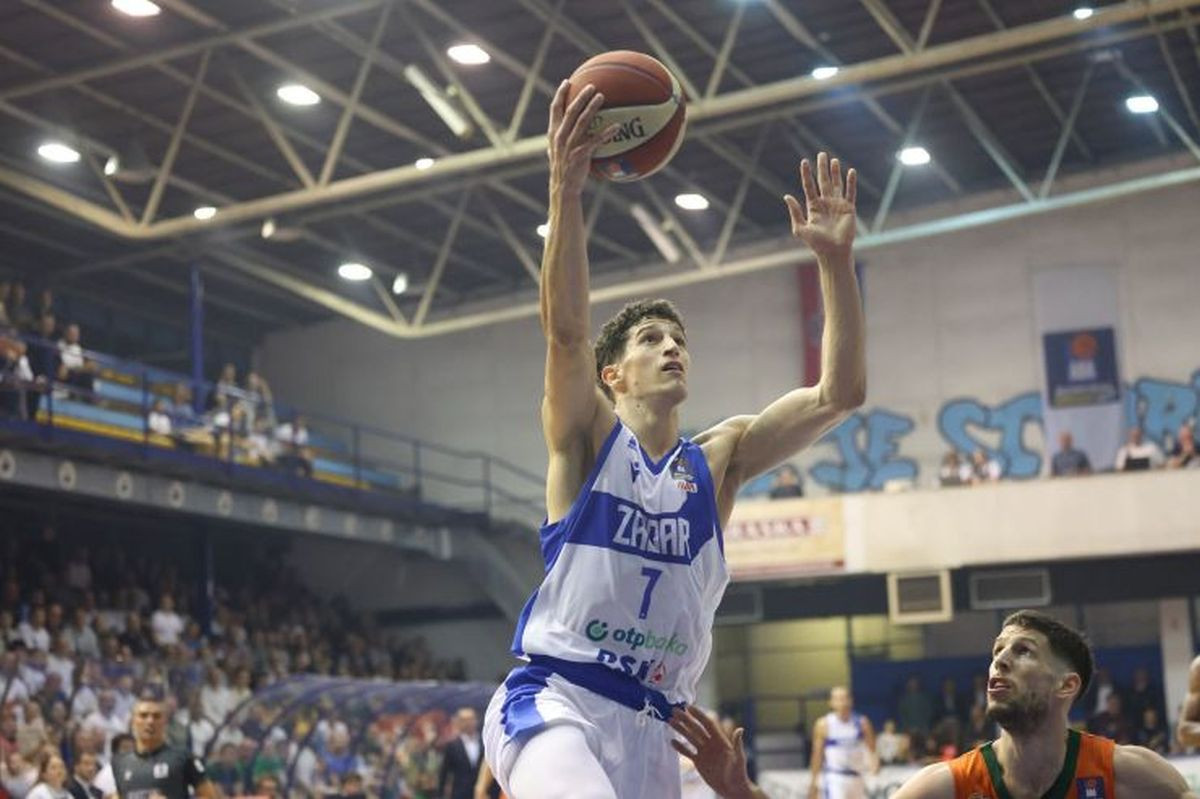 Gegić napustio Zadar, ali je jednim potezom kupio sebi vječne ovacije u čuvenim Jazinama Gegić napustio Zadar, ali je jednim potezom kupio sebi vječne ovacije u čuvenim Jazinama