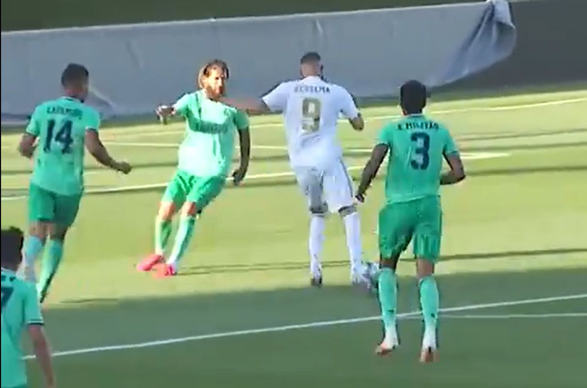 Benzema je toliko istrzao Ramosa da je kapiten Reala pao na zadnjicu