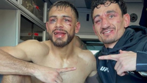 MMA borba godine: 25 minuta brutalnog prebijanja u oktagonu između Hollowaya i Rodrigueza