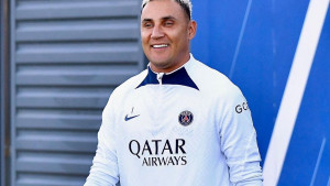 Golmana PSG-a kritičari proglasili debelim, on skinuo majicu i začepio im usta